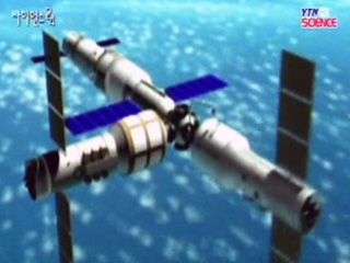 중국, 선저우 10호 발사 성공...우주 강국 급성장
