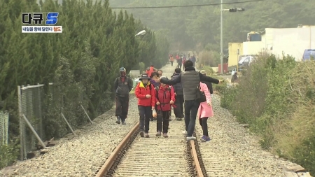 내일을 향해 달린다, 철도