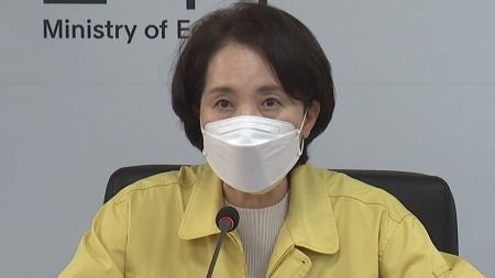 유은혜 "등교확대 이후에도 가족감염이 47% 최다"