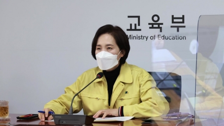 유은혜·정은경 새 학기 학교 방역지침 논의...다음 달 발표