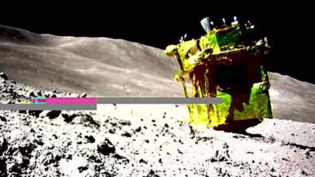 日 달 탐사선,  25일만 통신 재개 뒤 달 표면 사진 전송