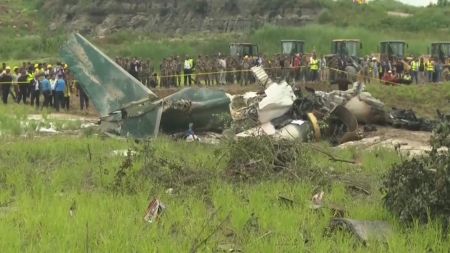 네팔 카트만두 공항 여객기 추락...탑승자 19명 중 18명 사망