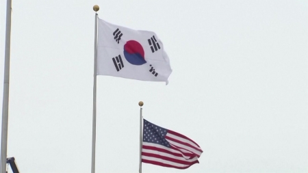 트럼프, 이번엔 방위비 압박 "돈 잘버는 한국 100억 달러 내야"