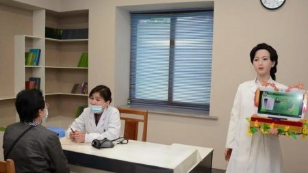 조선신보 "북, 러시아에 AI 연구진 파견...평양 약국에 AI 로봇"