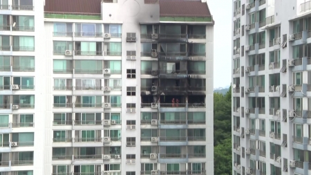 '2명 사망' 마포 아파트 화재 감식...발화 세대에서 배터리팩 발견