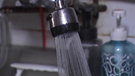 "가뭄인지도 모르겠네요"...호텔·펜션은 여전히 펑펑?