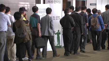 60∼64세 10명 중 6명꼴 연금소득 '제로'..."단계적 정년연장 바람직"