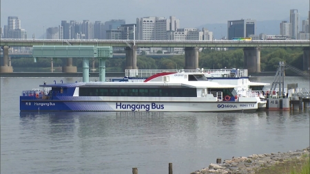 한강버스 또 고장...우측 방향타 이상으로 회항