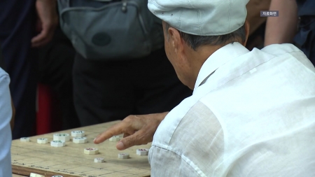 '초고령 사회' 노인 상대적 빈곤율 40% 육박...OECD 1위