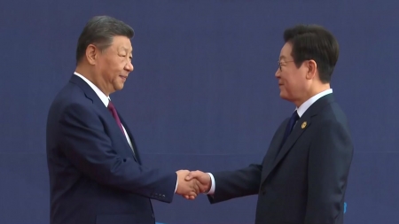 이 대통령, APEC 정상 영접...시진핑 주석과 첫 대면