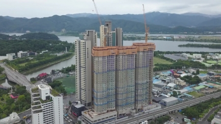 공사 중단 아파트 1년..."남은 건 은행 빚뿐"