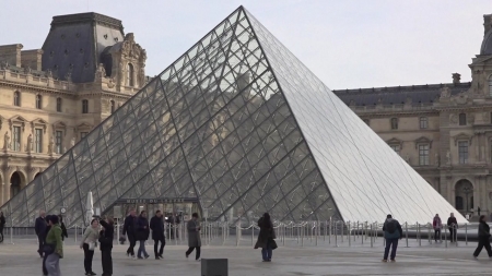 도난당한 루브르 보석들 어디에?..."암시장 거래 가능성"