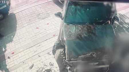 인천 부평서 승용차가 인도로 돌진...길 가던 모녀 중상