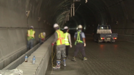 중소기업 45% "외국인 근로자 도입 규모 더 확대해야"