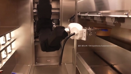 미 육군 최초 '로봇 조리병'...대구에서 시범 운영