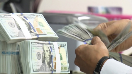 고환율이 끌어올린 소비자물가...두 달 연속 2.4% 상승