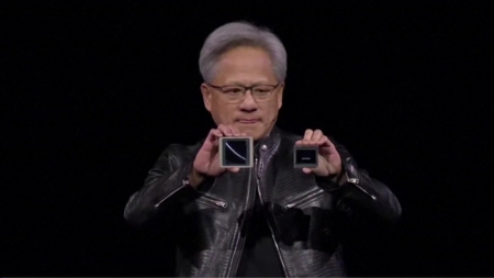 트럼프, 젠슨 황과 회동...반도체 수출통제 논의