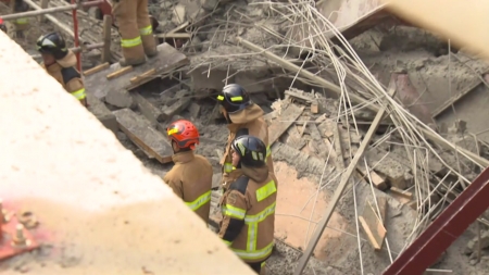 철근·콘크리트 뒤엉켜…수색·구조작업 난항