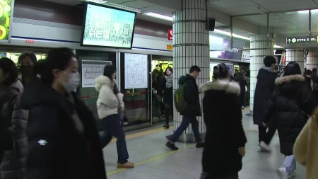 서울지하철 노사 임단협 '극적 타결'...출근길 대란 피해