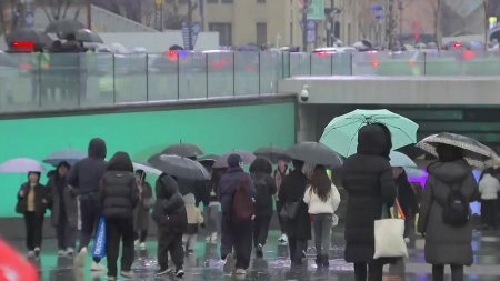 오늘도 기온 평년 수준 웃돌아...중부 약한 비·눈