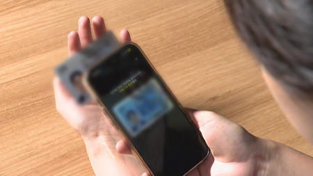 휴대전화 개통 시 '얼굴 인증' 시범 운영…보이스피싱 차단 vs 정보 유출 우려