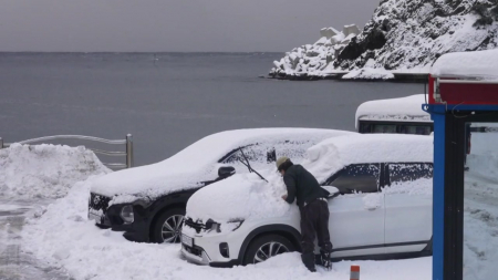 울릉도 사흘 동안 30㎝ 폭설...비상 제설 작업