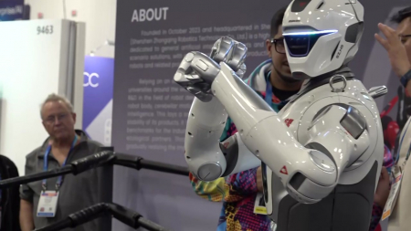 중국도 각종 인간형 로봇 선보여...피지컬 AI 패권 경쟁 예고