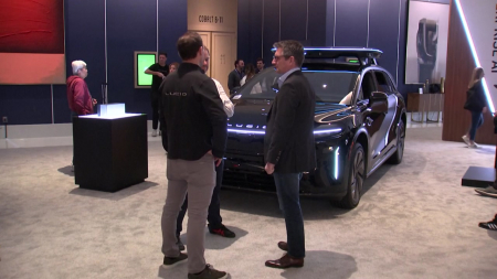 CES에 우버 등 3개 사 ’양산형 로보택시’ 공개...연말 출시