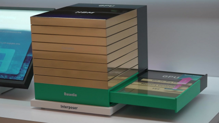 모습 드러낸 차세대 HBM...SK하이닉스, HBM4 16단 48GB 공개