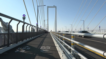 영종도 가는 3번째 다리 개통..."섬 잇는 다리 무료화해야"