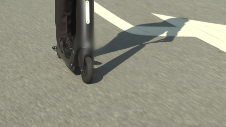 ’무면허 운전 방조’ 전동킥보드 업체 첫 송치...처벌은 ’미약’