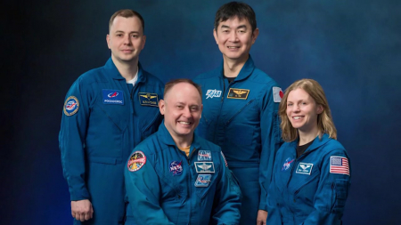 "건강 문제로 조기귀환" 우주정거장 팀원 4명 지구로 출발