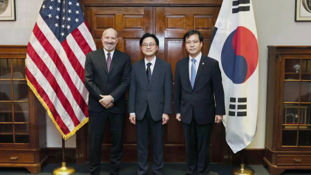 청와대 "관세합의 이행 의지 전달 계획...차분히 대응"