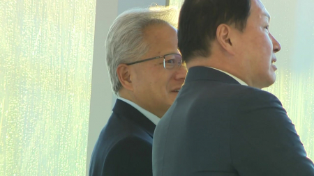 최태원, 젠슨 황과 미국서 ’치맥 회동’...동맹 강화