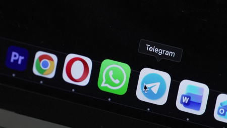 러시아, 텔레그램 이어 왓츠앱 차단...전쟁터까지 혼란