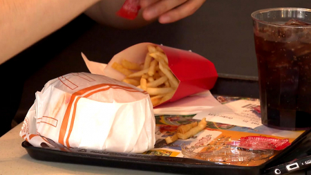 "가성비 점심도 옛말"...햄버거 이은 '줄인상' 시작되나