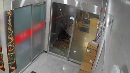 전동드릴로 유리창 '꽝'...그래픽카드 훔쳐간 '복면남'