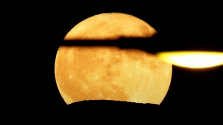 36년 만에 뜬다, 블러드문이란?