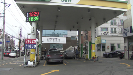 3년 7개월 만에 1,800원 뚫은 휘발유...'최고가 지정' 카드