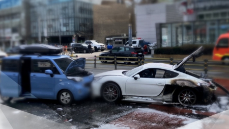 역주행 포르쉐, 연달아 '쿵쿵'...가속 페달에 불까지