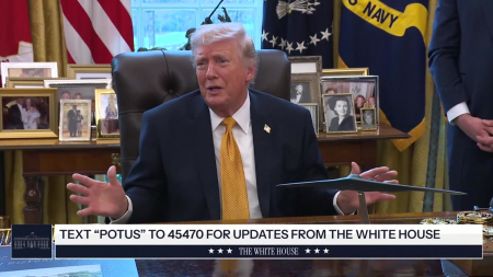 트럼프 "미군 주둔하는 한국, 호르무즈 파병해야"