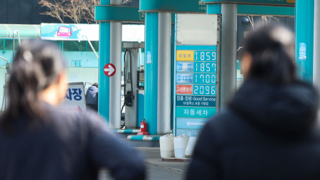 최고가격제 엿새째...전국 주유소 기름값 하락세 이어져