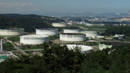 원유 자원안보 위기경보 '주의' 격상...비축유 방출 준비