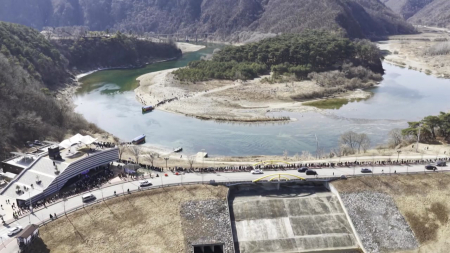 단종 발자취 따라...왕사남 흥행에 청령포 '진풍경'