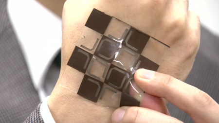 '체온으로 전기 만든다'…얇고 유연한 웨어러블 발전기 개발