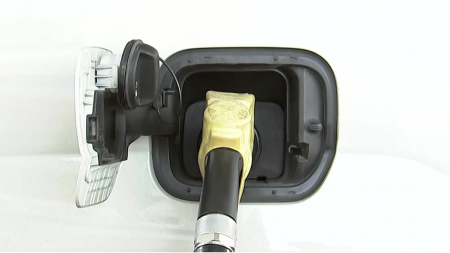 2차 최고가격제 시행 첫날...주유소 기름값 소폭 인상