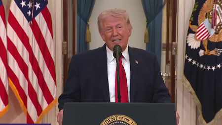 트럼프 "2~3주 강하게 타격...이란, 석기시대로 돌려놓을 것"