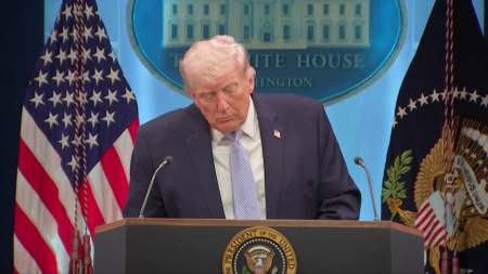 트럼프 "핵 많이 가진 김정은 옆에 미군...한국 미국 안 도와"