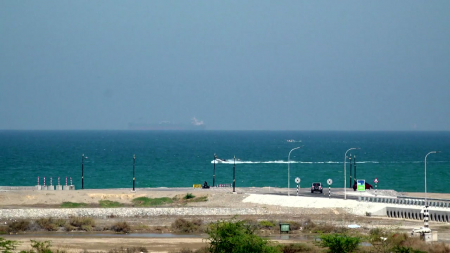 트럼프 "호르무즈 정체 해소 지원"...이란 통행료 수용 시사