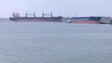 이란, 호르무즈 대체항로 발표..."하루 10여 척으로 제한 계획"